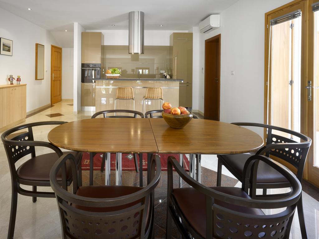 Rogač Private Luxury Villa Bianco On Solta For Up To 10 Persons, Heated Pool, Free Parking, Very Close To The Beach! Free Kajak & Mountainbikes, Great Living Area & Privacy! מראה חיצוני תמונה